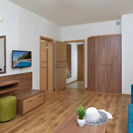 Paradise 호텔 엘레니테