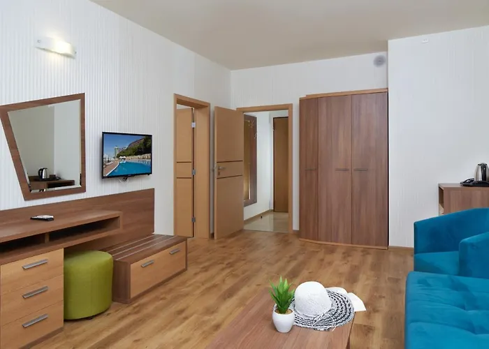 Paradise Hotel Elenite