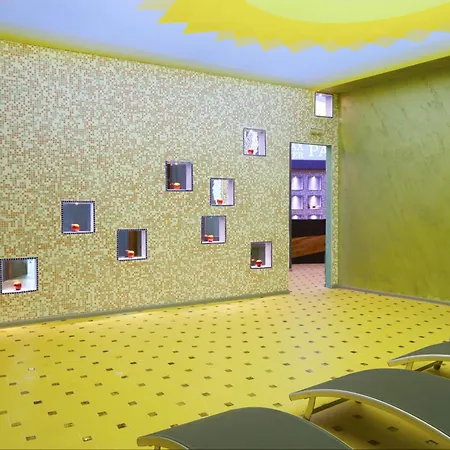 Paradise Szálloda 5*