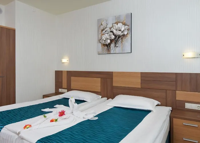 Paradise Hotel Elenite